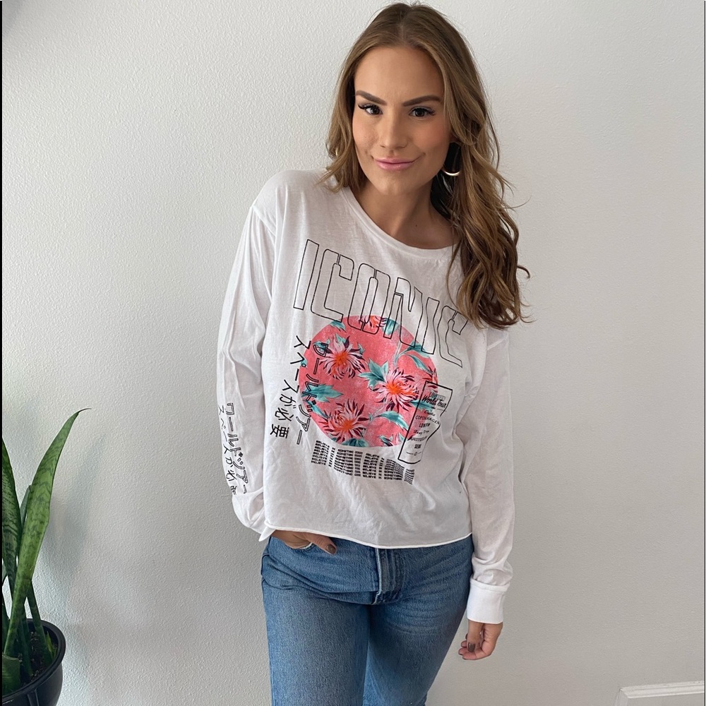 Cute long sleeve cropped tee